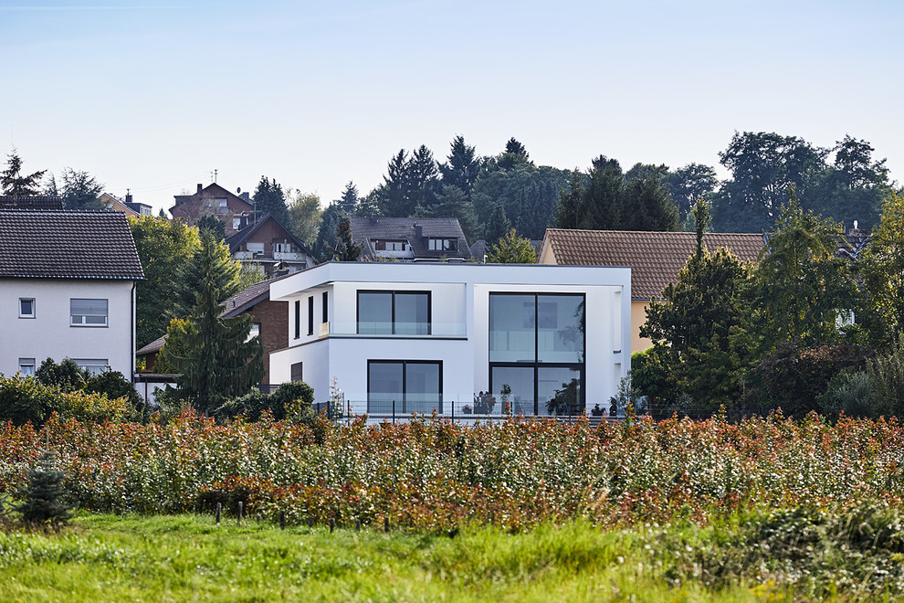 Photo of a contemporary home in Dusseldorf.