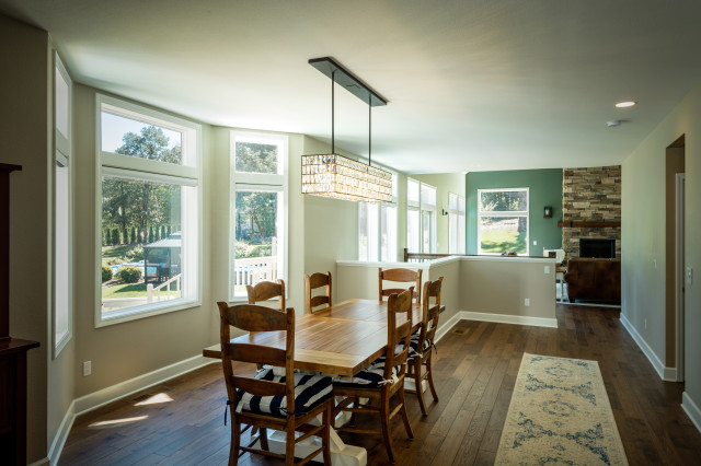 Added Space with Rustic Charm rustico-comedor