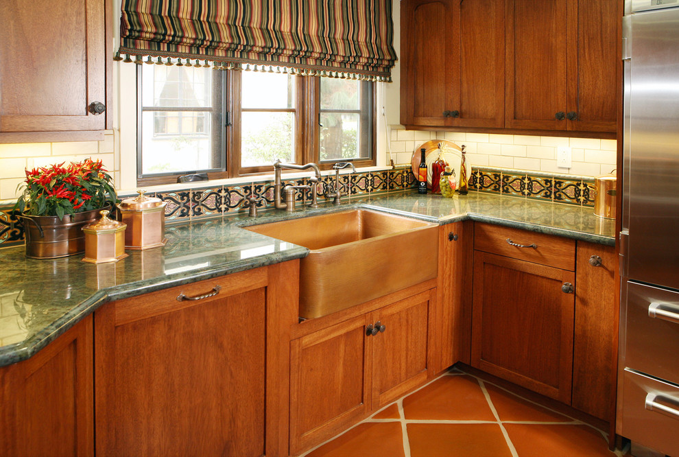 Inspiration for a classic kitchen in Los Angeles.