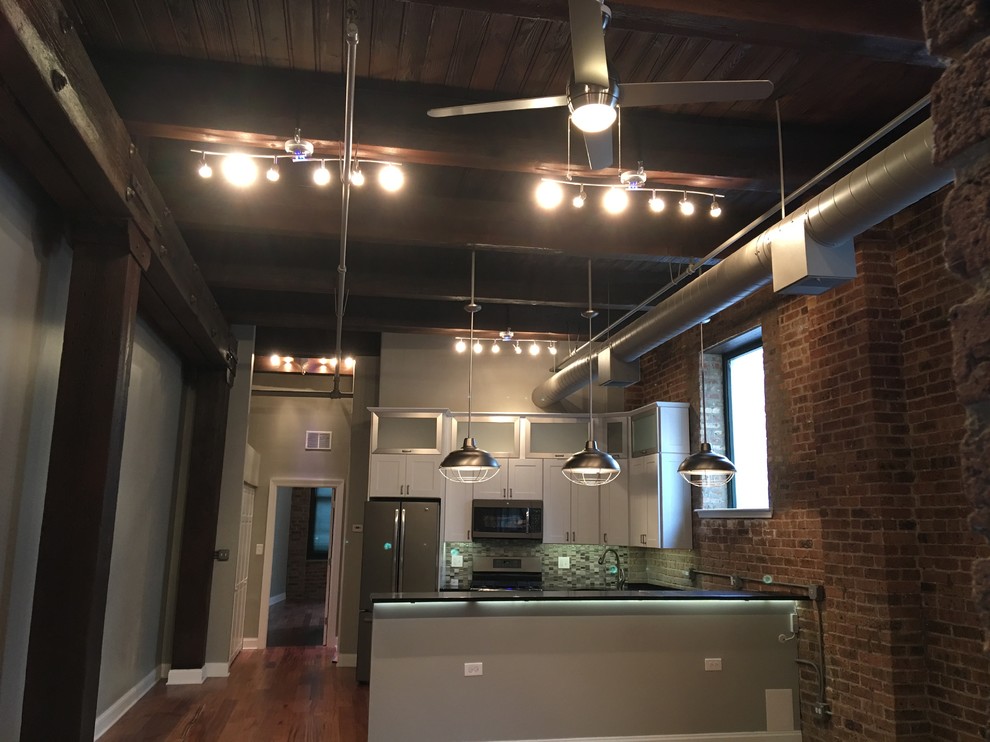 Inspiration for a modern kitchen remodel in Chicago