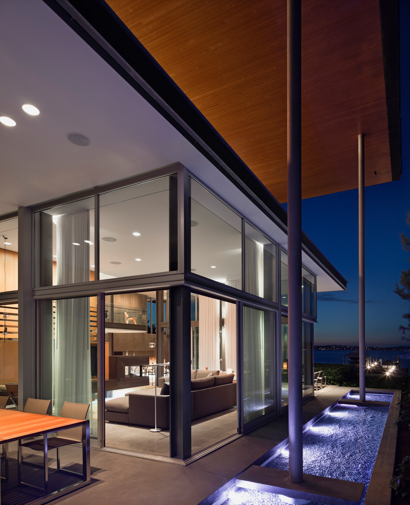 Design ideas for a modern glass exterior in Seattle.