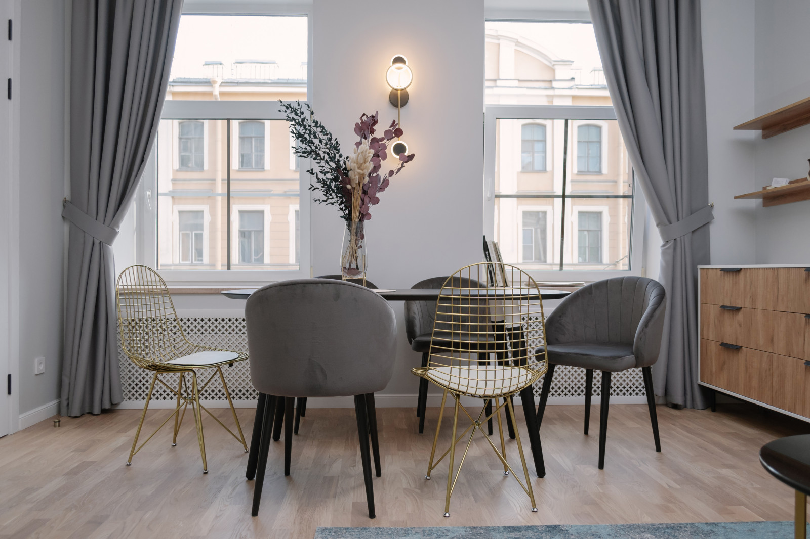 Реализация проекта в старом фонде СПб, квартира с камином.