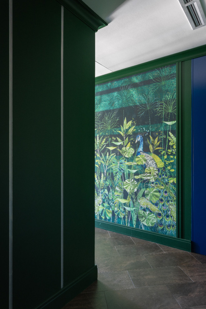 Интерьер квартиры в сочных оттенках с текстилем от Pierre Frey