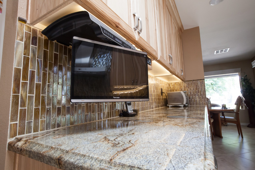 Transitional kitchen photo in Phoenix