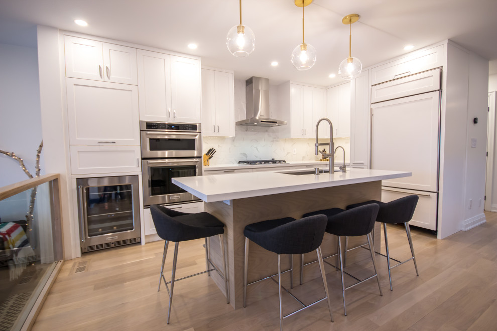 Kitchen - transitional kitchen idea in Toronto