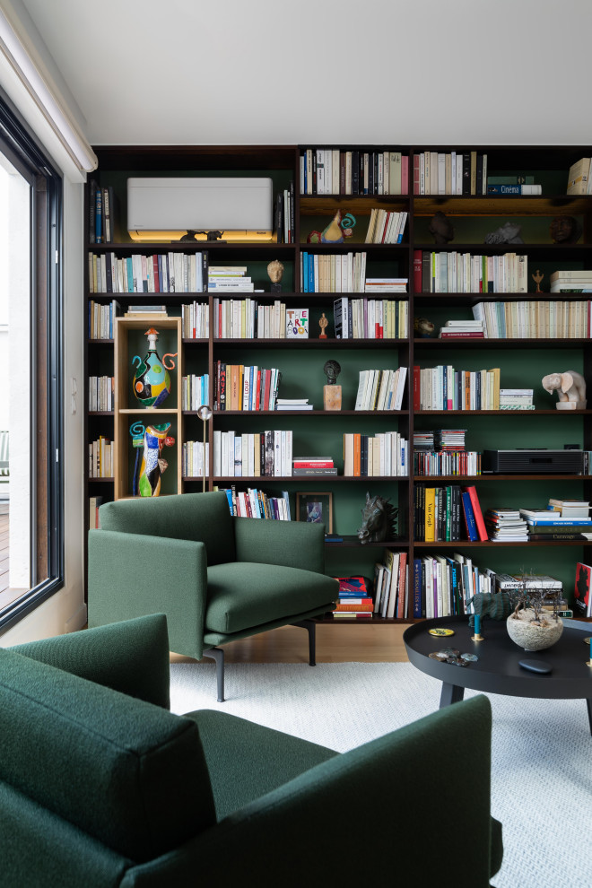 Design ideas for a contemporary living room in Paris.