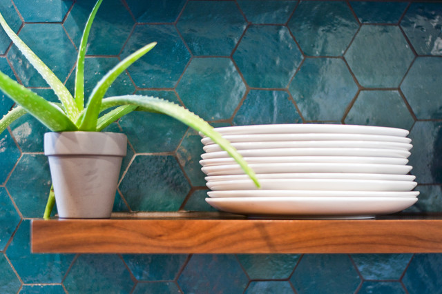Sea of Tile Kitchen modern-kueche