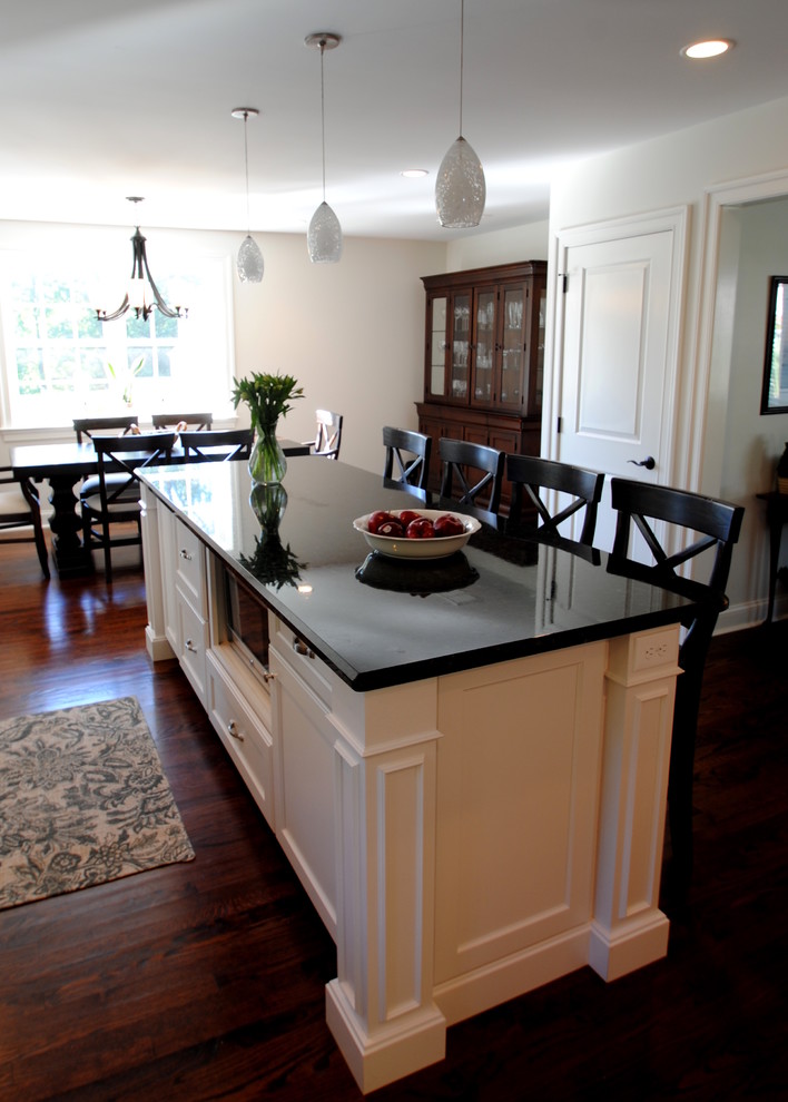 Transitional kitchen photo in Philadelphia