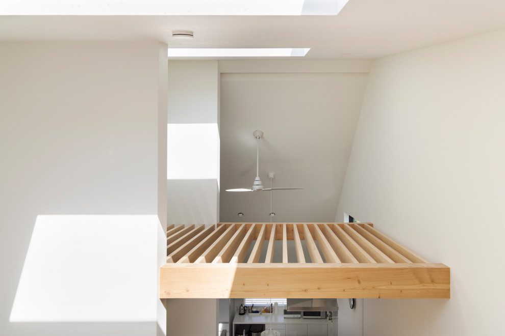 Inspiration for a small scandinavian concrete paver front porch remodel in Tokyo with a roof extension