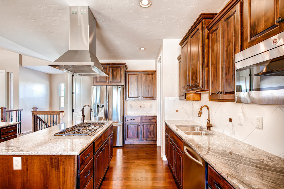 Kitchen - kitchen idea in Denver