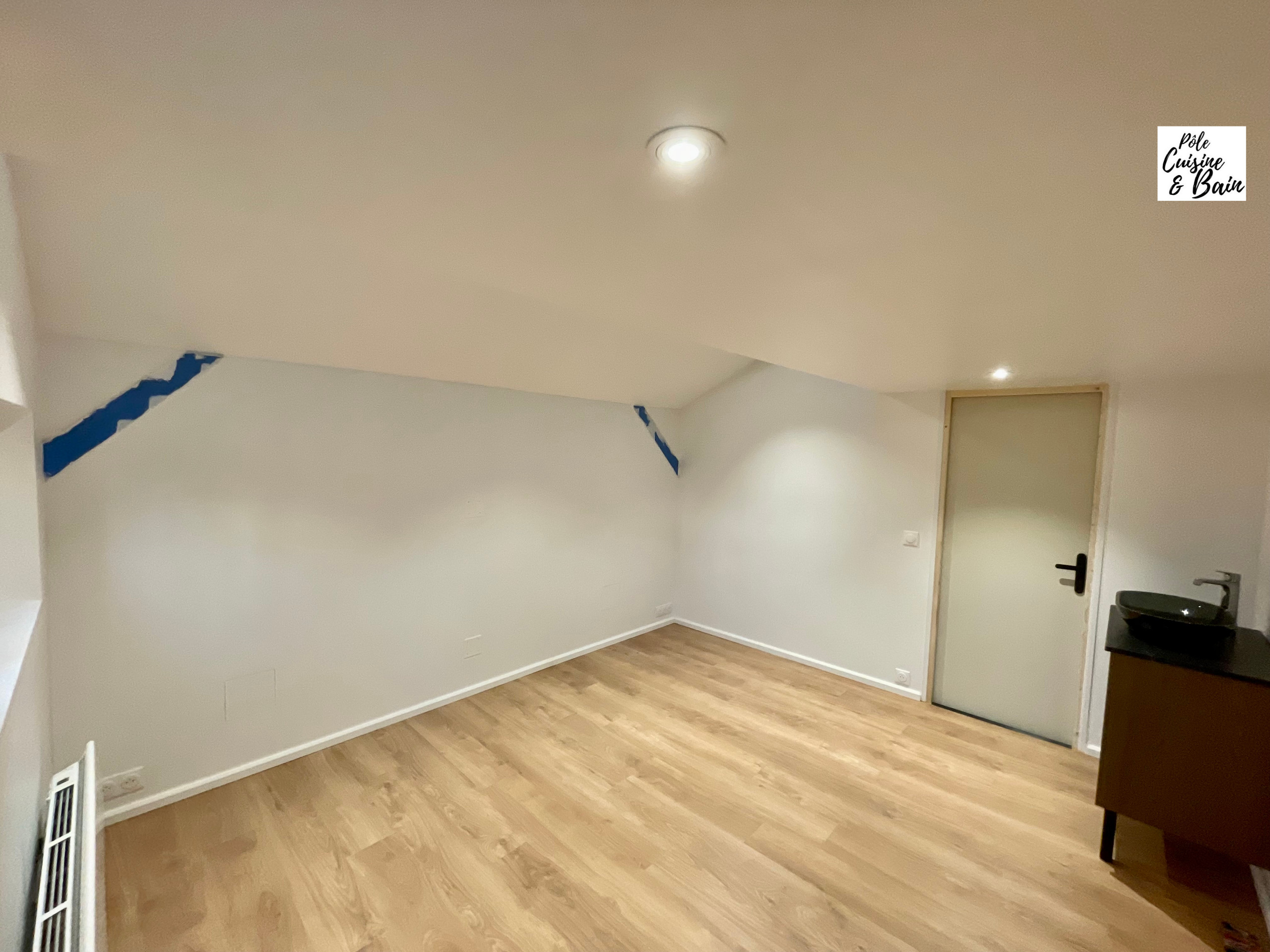 RENOVATION INTERIEURE: aménagement d'un studio, bureau, chambre et point d'eau