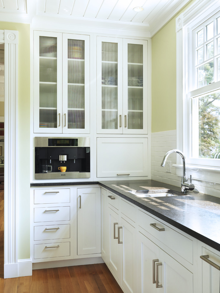 Inspiration for a traditional kitchen in Providence.