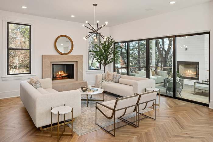 Elegant living room photo in Nashville
