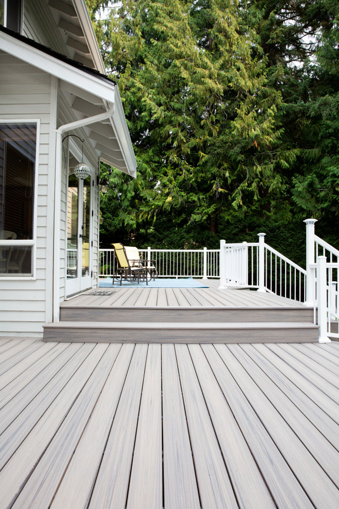 Inspiration for a modern deck remodel in Seattle