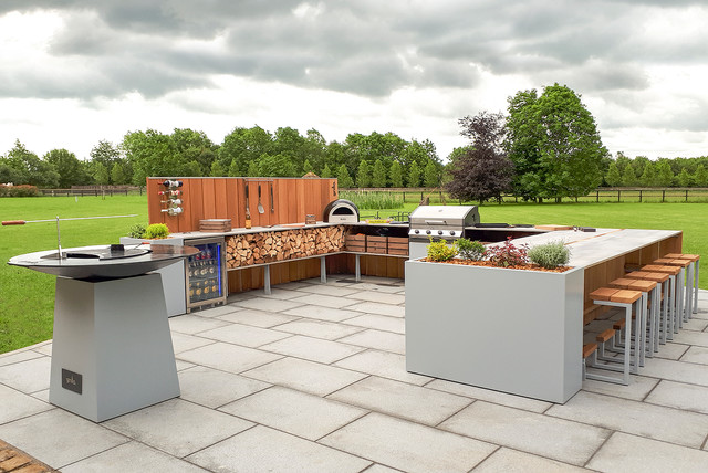 Newmarket contemporary-garden