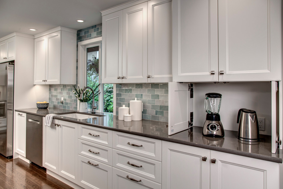 Transitional kitchen photo in Seattle