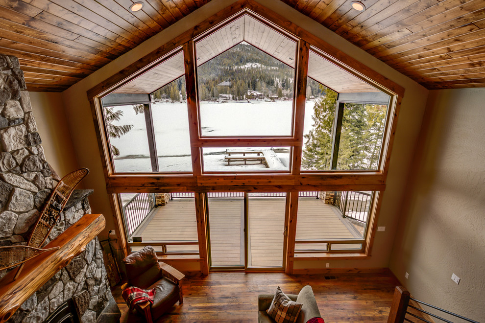 Example of a mountain style home design design in Seattle