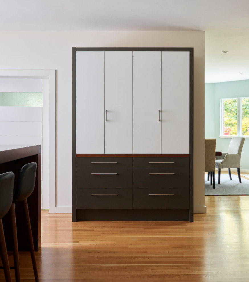 Example of a trendy kitchen design in Boston