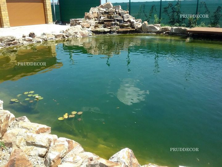 Искусственный пруд