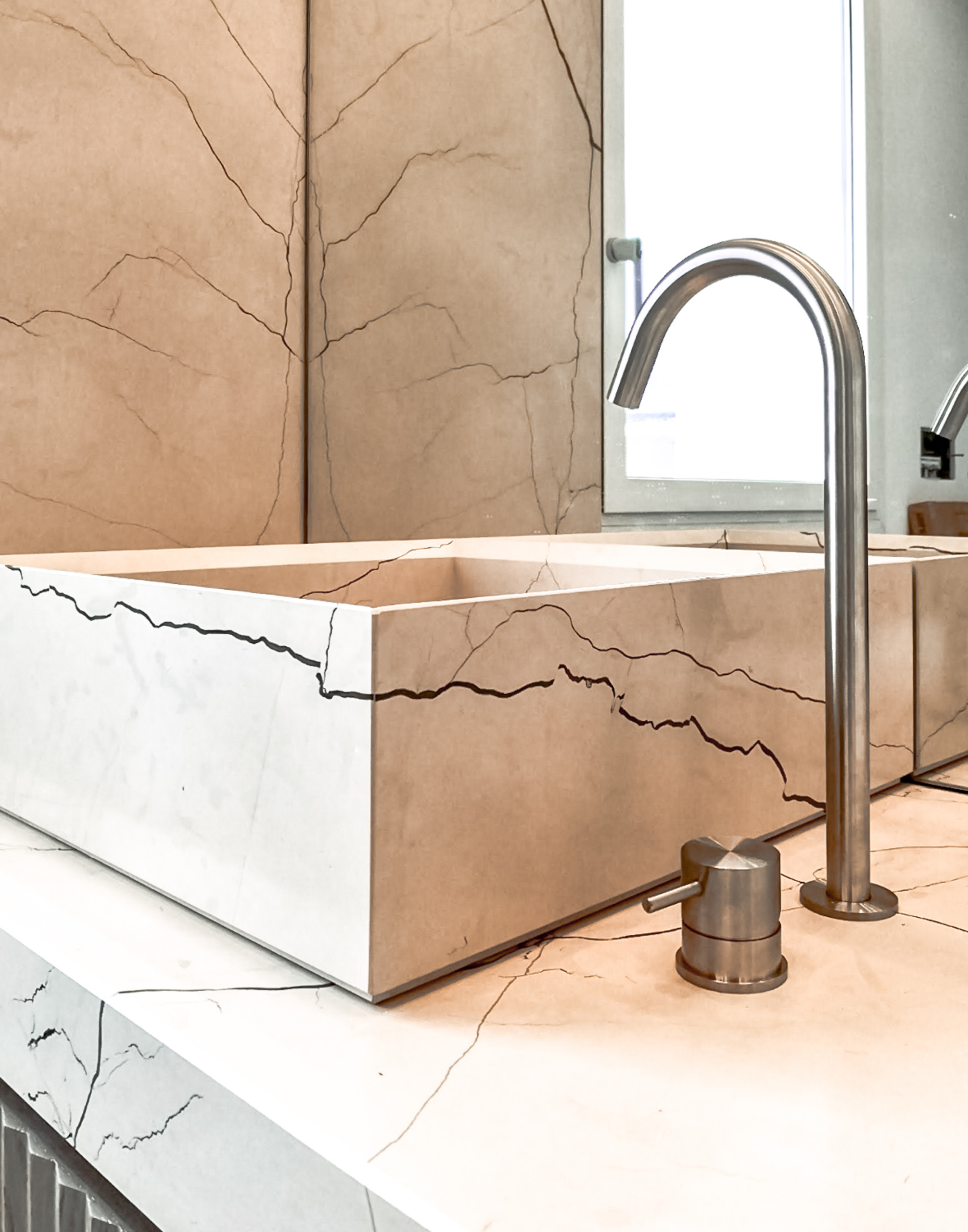 Bagno con lavandino quadrato | Dettaglio
