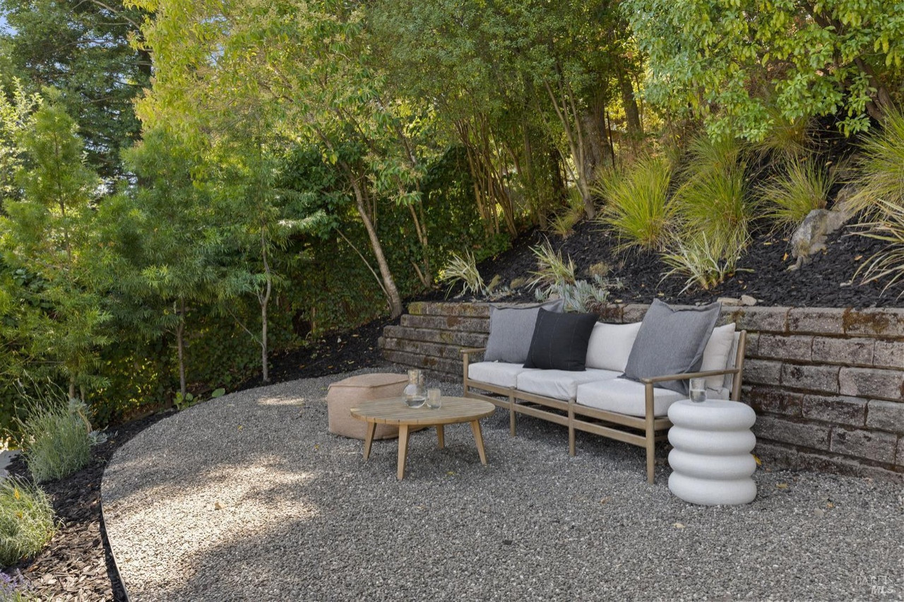 Contemporary Luxe Backyard