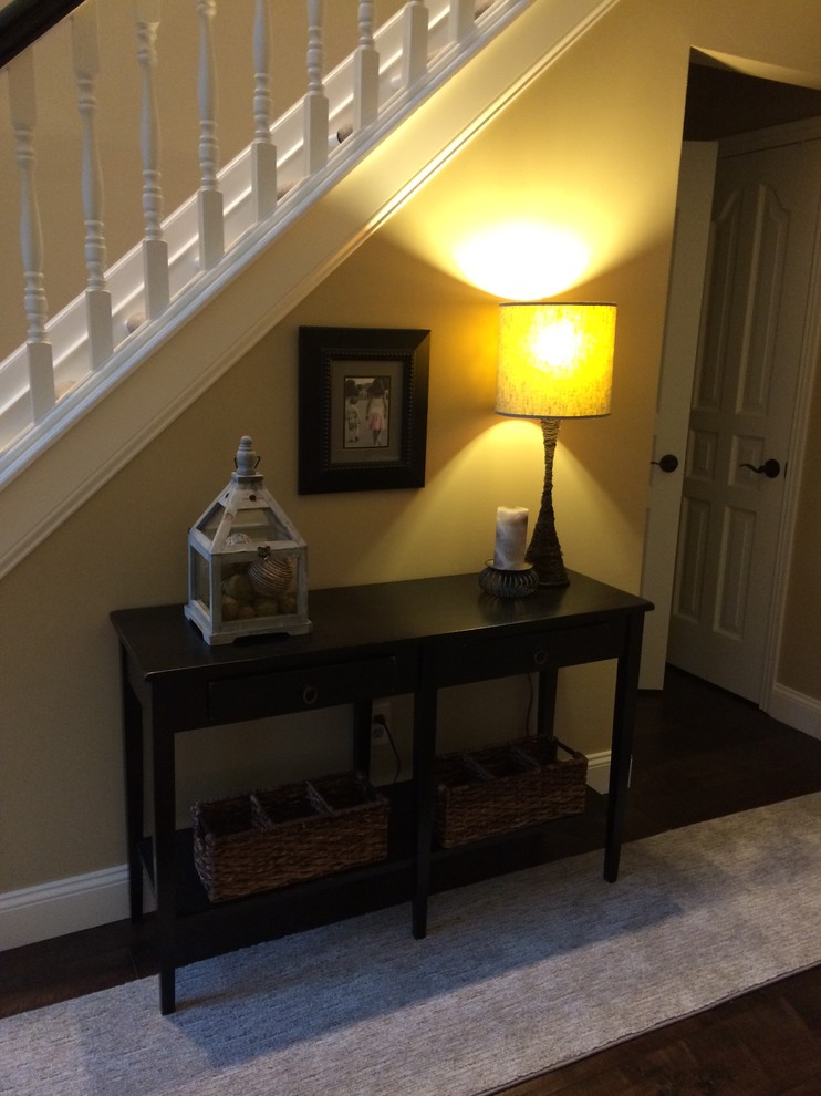 Example of a transitional home design design in Columbus