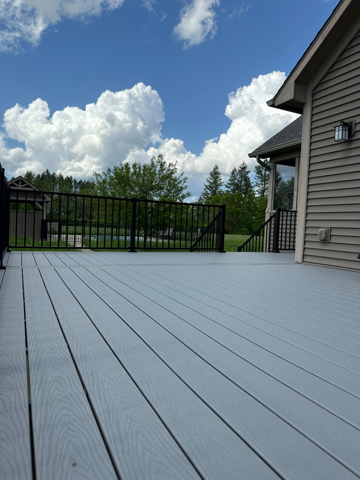 Trex Deck with Trex Signature Aluminum Railings with Square Balusters