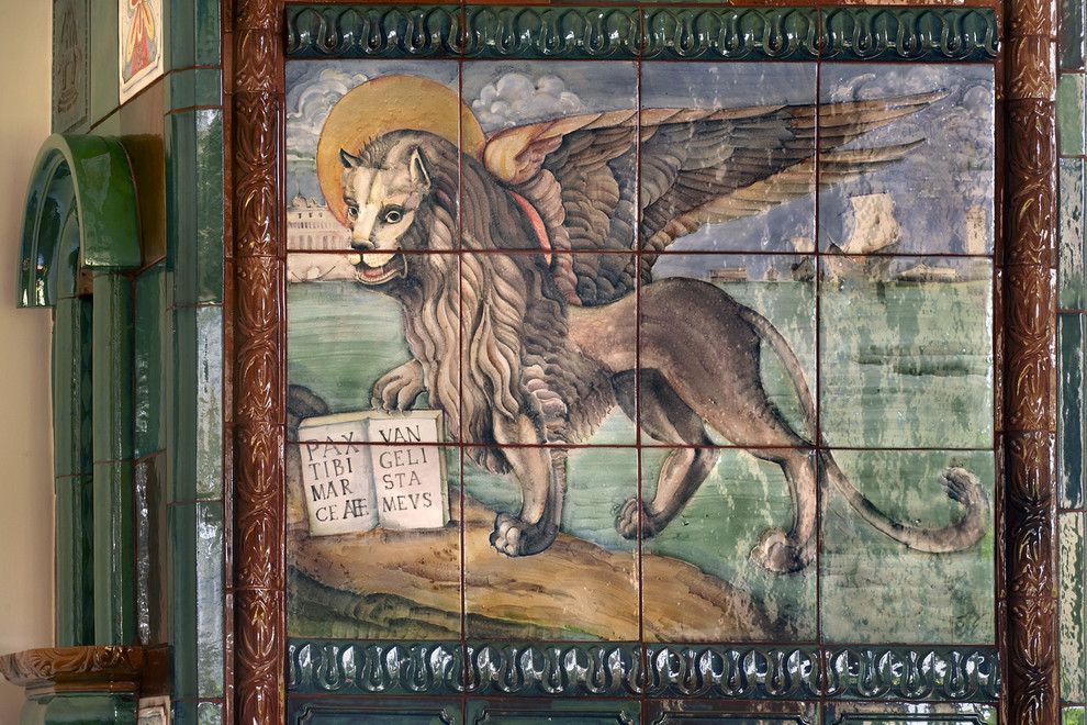 Камин "Лев св. Марка". Панно.