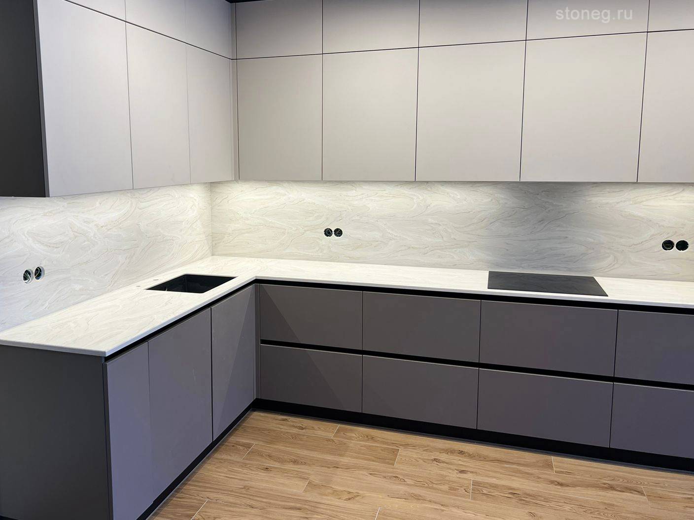 Мраморные текстуры в современном интерьере кухни