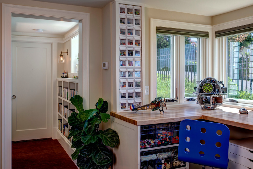 Transitional basement photo in Seattle