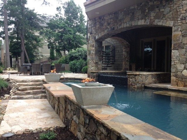 Example of a mountain style home design design in Charlotte