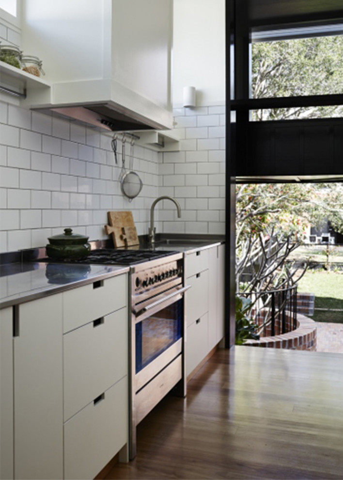 This is an example of a transitional kitchen in Auckland.