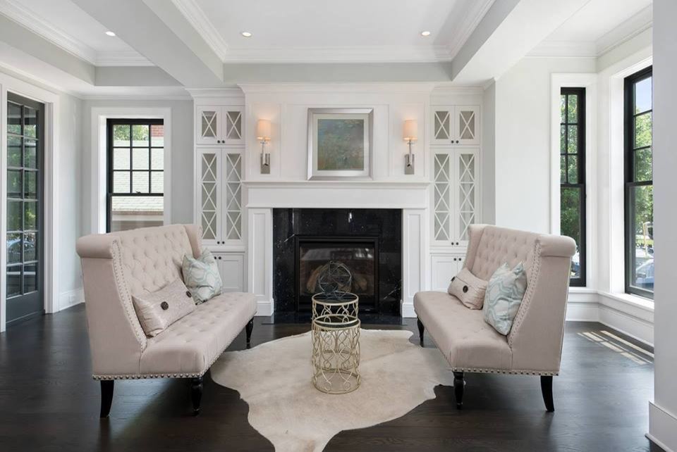 Inspiration for a transitional home design remodel in Chicago