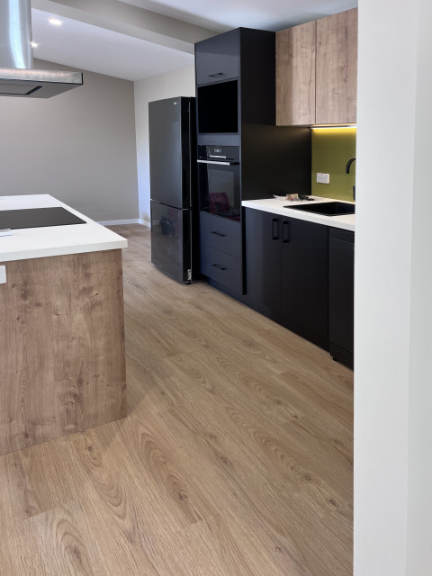 Mt Stuart garage conversion moderne-koekken