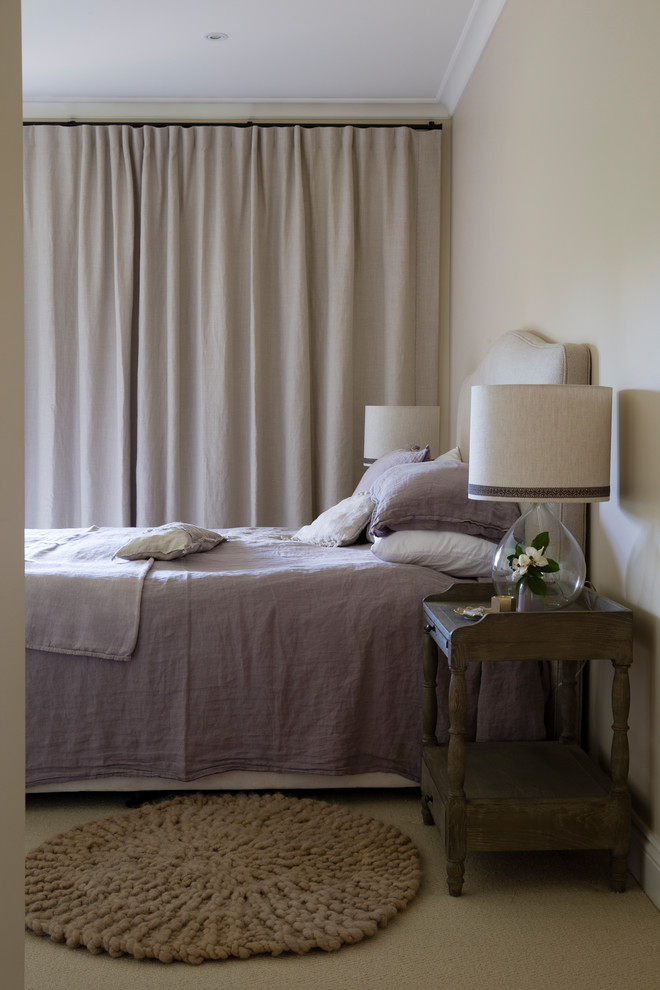 This is an example of a transitional bedroom in Wollongong.
