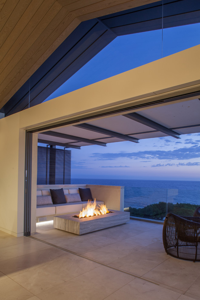 Transitional home design photo in Orange County