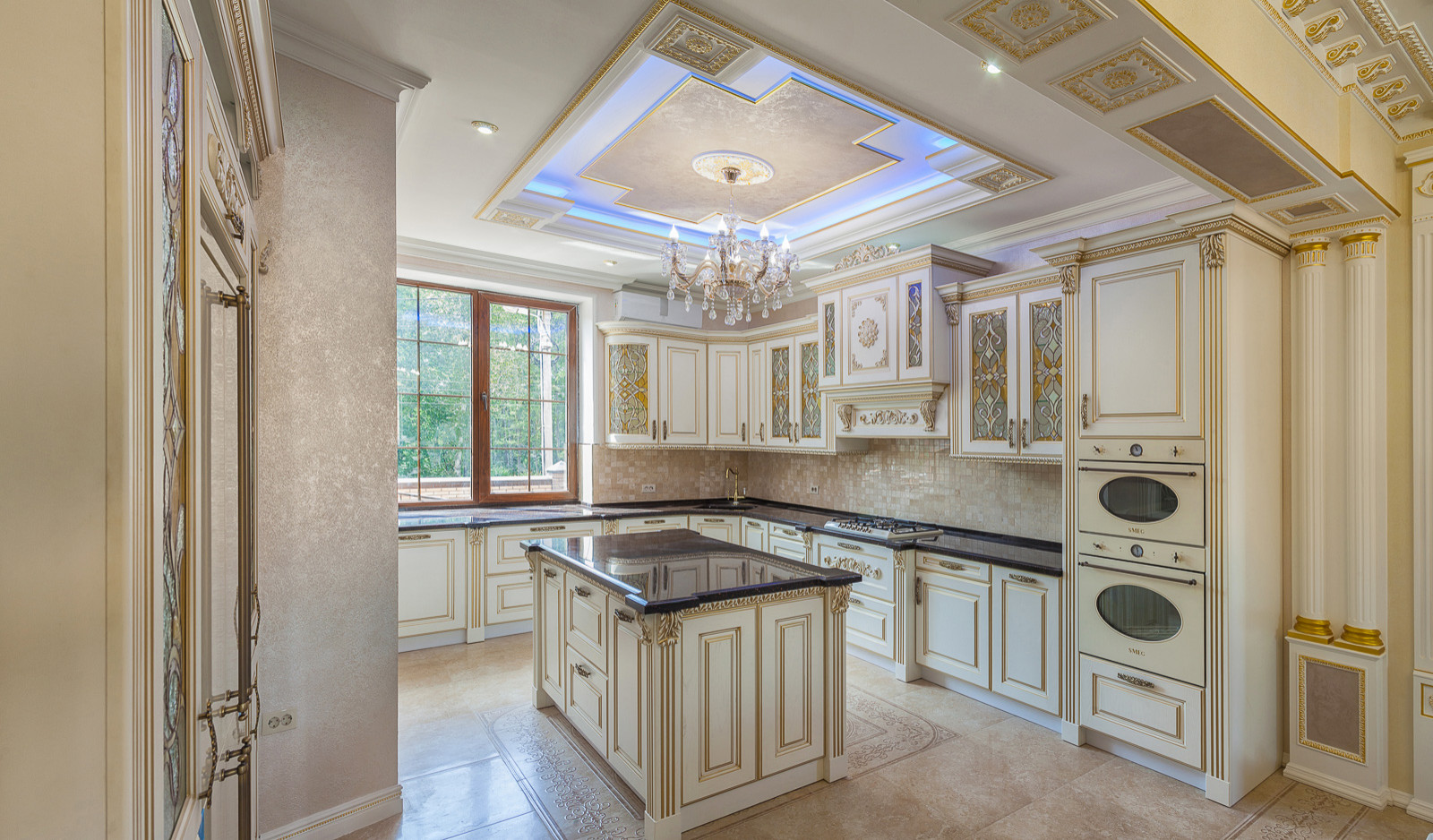 Царский интерьер просторного особняка