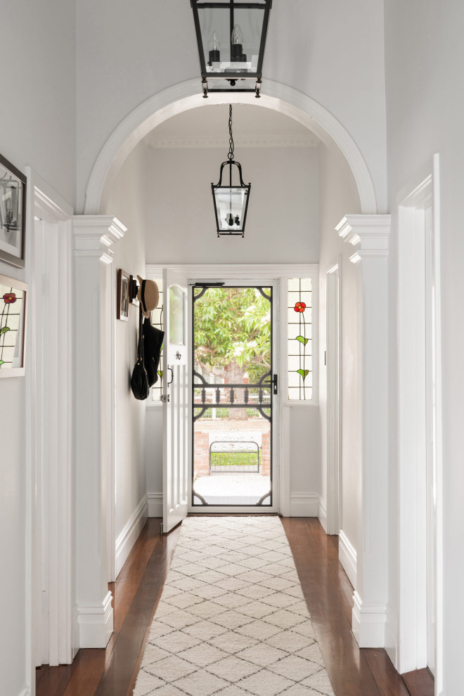 Inspiration for a transitional entryway in Perth.
