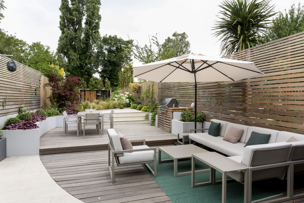 Inspiration for a contemporary deck in London.