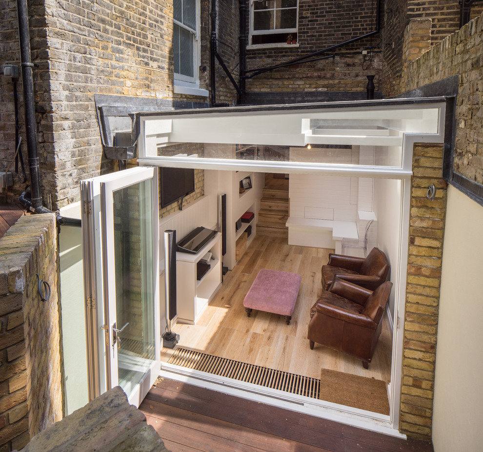 Design ideas for a contemporary living room in London.