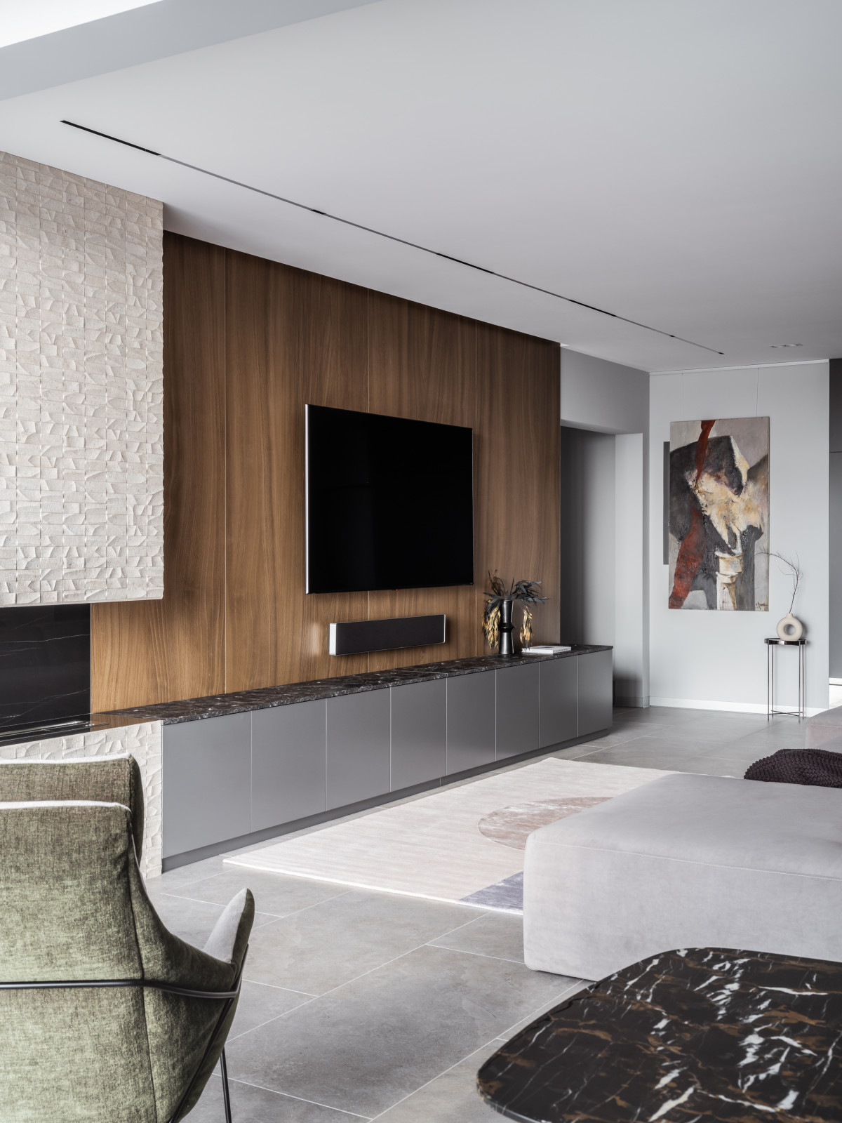 Фото реализованного проекта в современном стиле с яркими акцентами