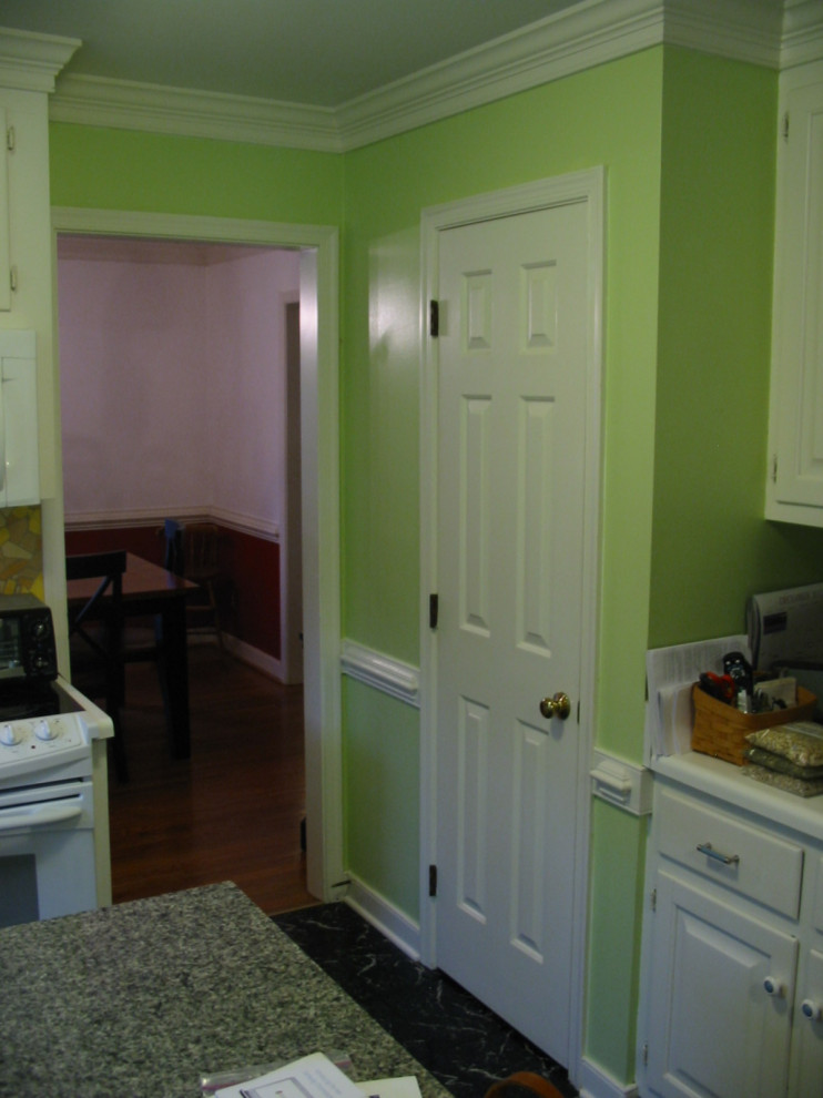 Inspiration for a transitional home design remodel in Richmond