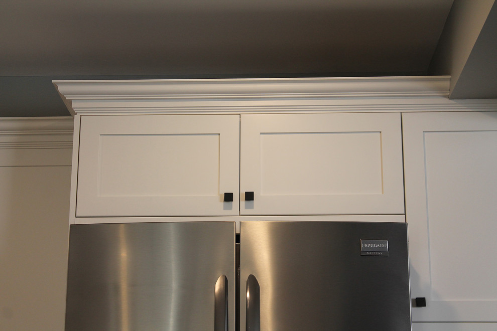 Inspiration for a transitional kitchen remodel in Toronto