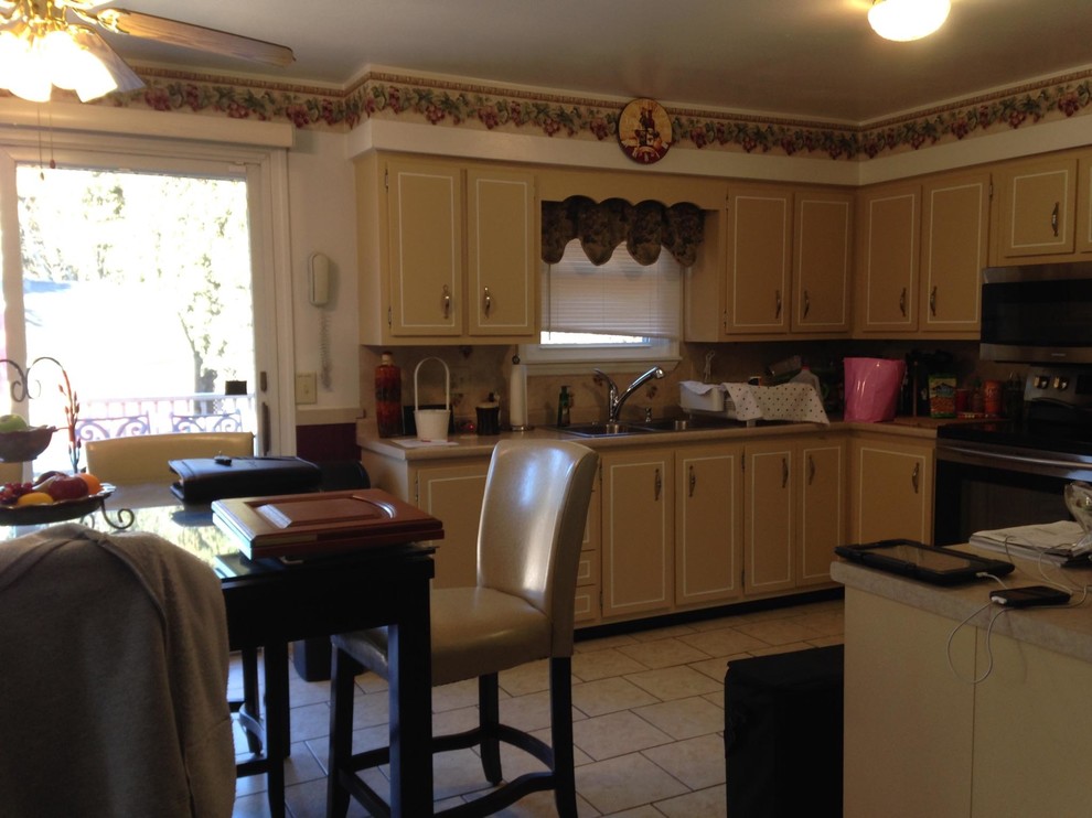 Kitchen - transitional kitchen idea