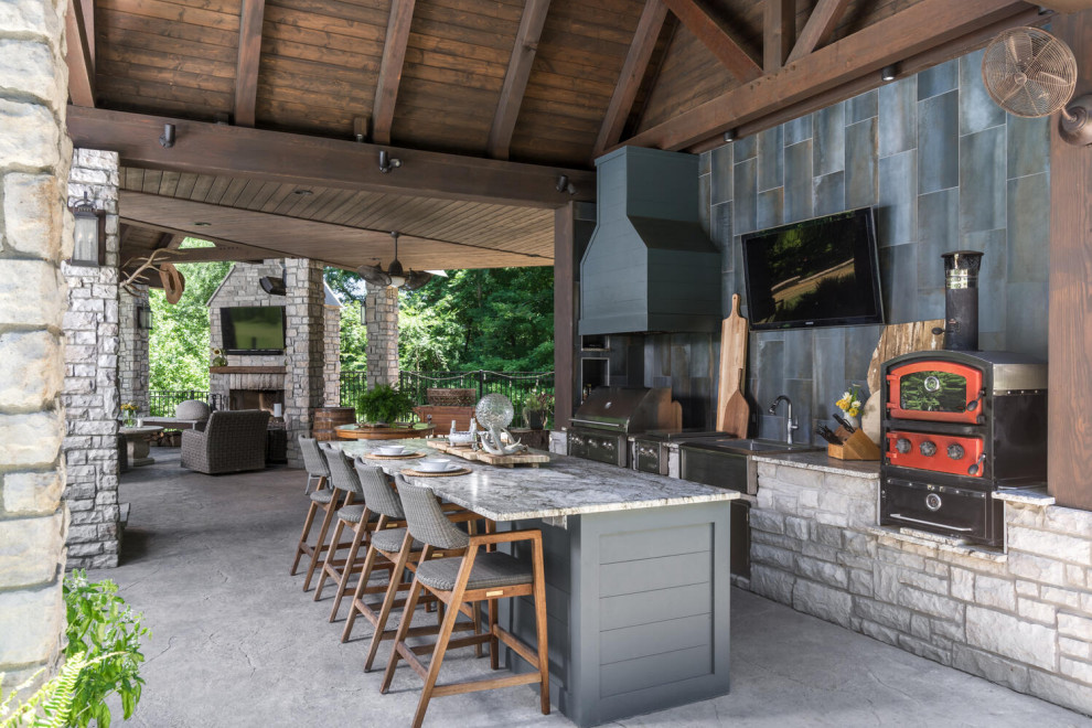 Mountain style patio photo in Nashville