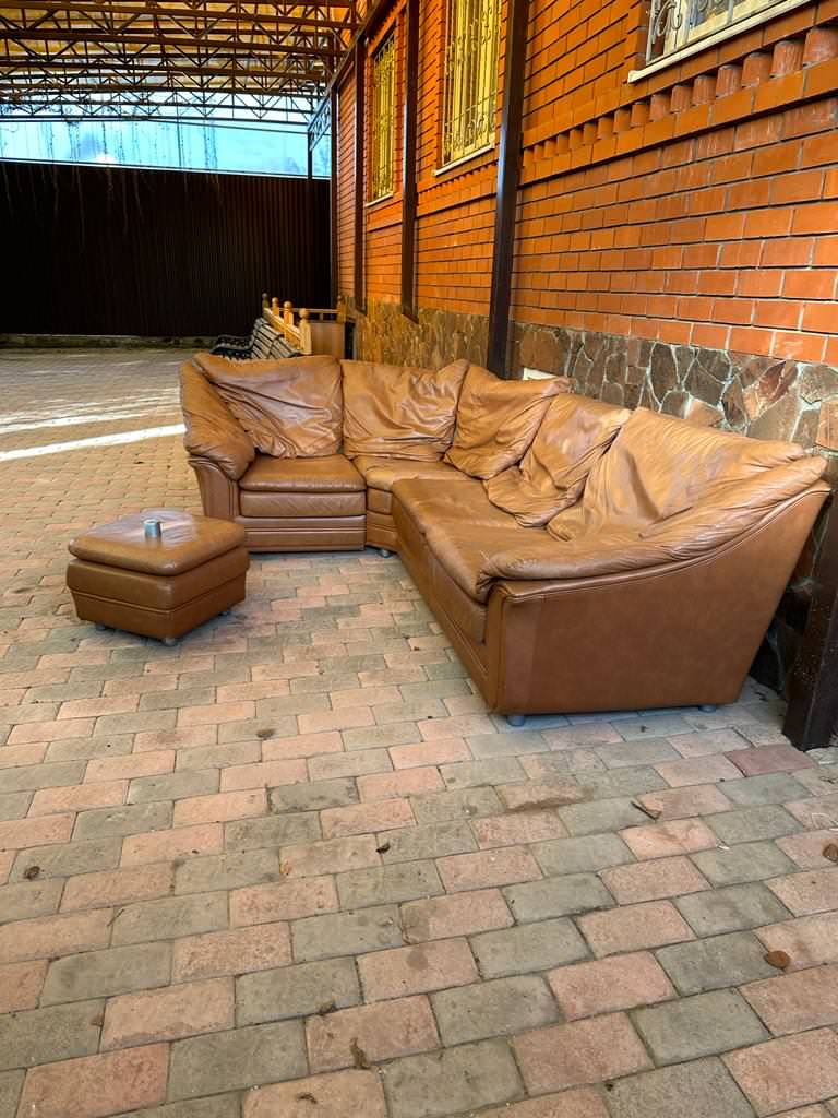 кожаный диван