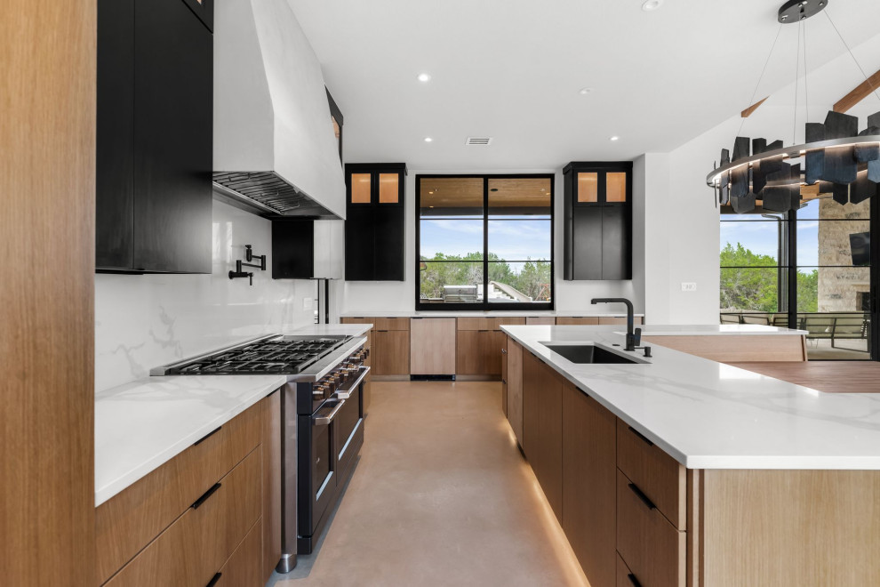 Transitional kitchen photo in Austin