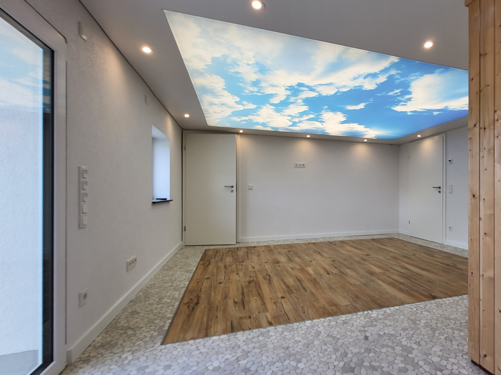 Photo of a medium sized scandi home gym in Frankfurt with white walls, light hardwood flooring, beige floors and a drop ceiling.