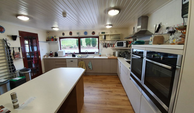 Torlundy Guest House farmhouse-kitchen