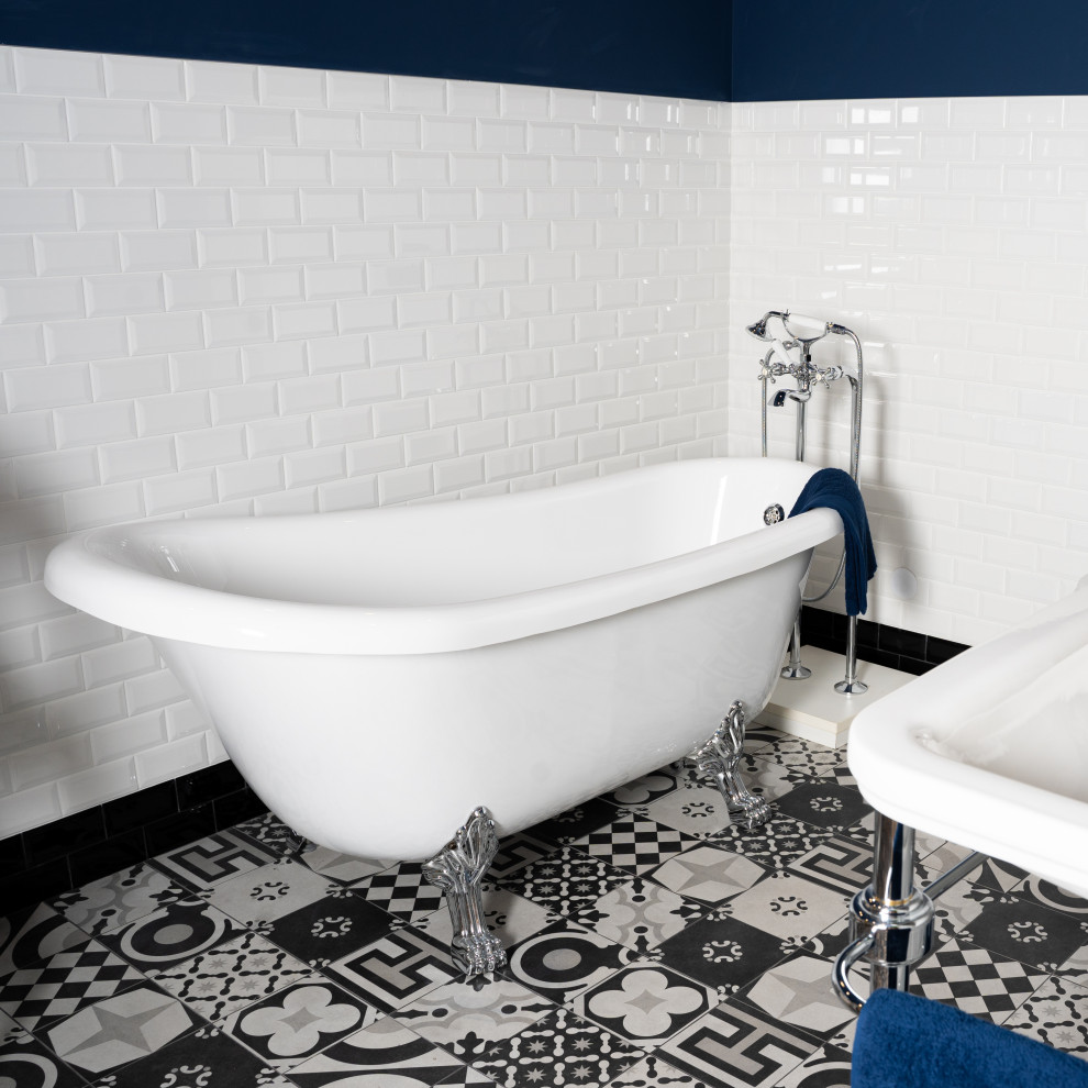 Design ideas for a mid-sized midcentury master bathroom in Nice with a claw-foot tub, white tile, blue walls, cement tiles, a pedestal sink, a single vanity, a shower/bathtub combo, subway tile, multi-coloured floor and an open shower.